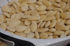 Skinned Almonds