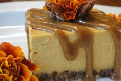 Pumpkin-Spice-Cheesecake-with-Pecan-Caramel-Sauce-4