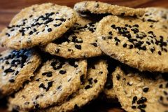 Black-Sesame-Cauliflower-Crackers3