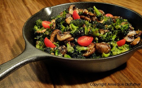 raw vegan Marinated Broccoli and Mushroom Stir Fry after dehydrating it