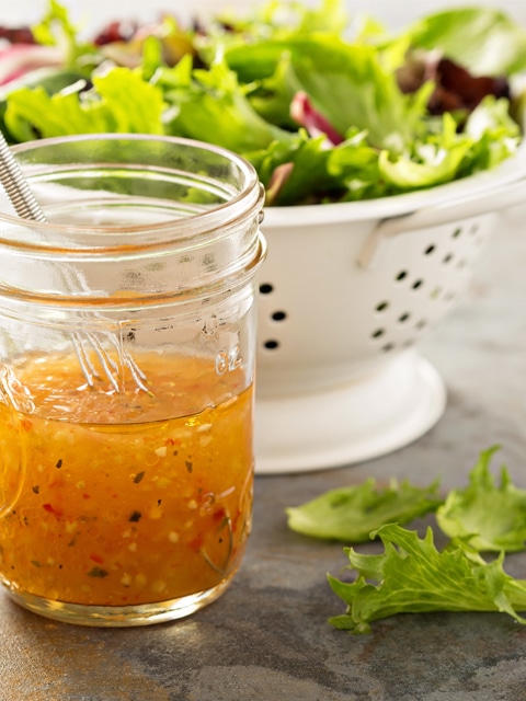 salad-dressing-in-a-mason-jar