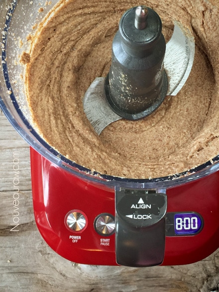 making almond butter 8 minutes