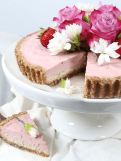 raw vegan strawberry cake