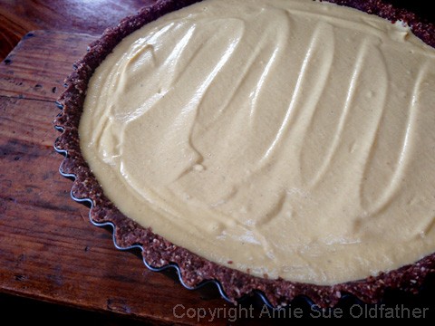 Cheesecake filling onto the crust 
