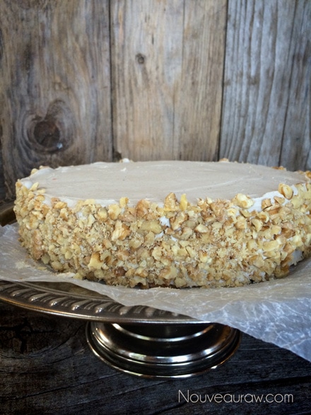 Press the crushed walnuts onto the side of the cake