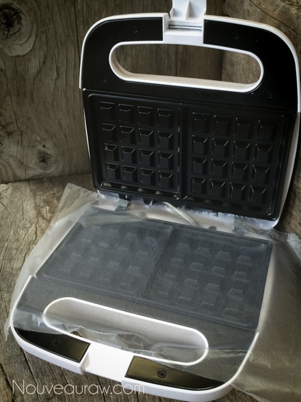 Raw waffle machine with plastic wrap for raw food