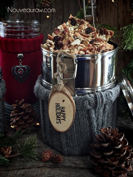 a close up of gift giving combo to hold granola and cookies
