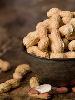 peanuts-close-up-in-a-bowl