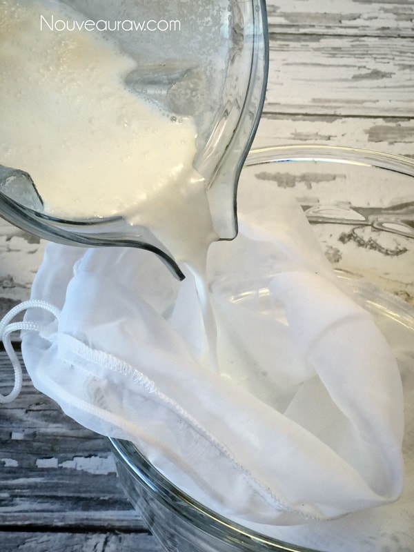How to make coconut milk - Pour the coconut milk into the bag