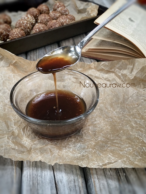 coating sauce for the raw vegan gluten-free Chewy Cinnamon Donut Holes 