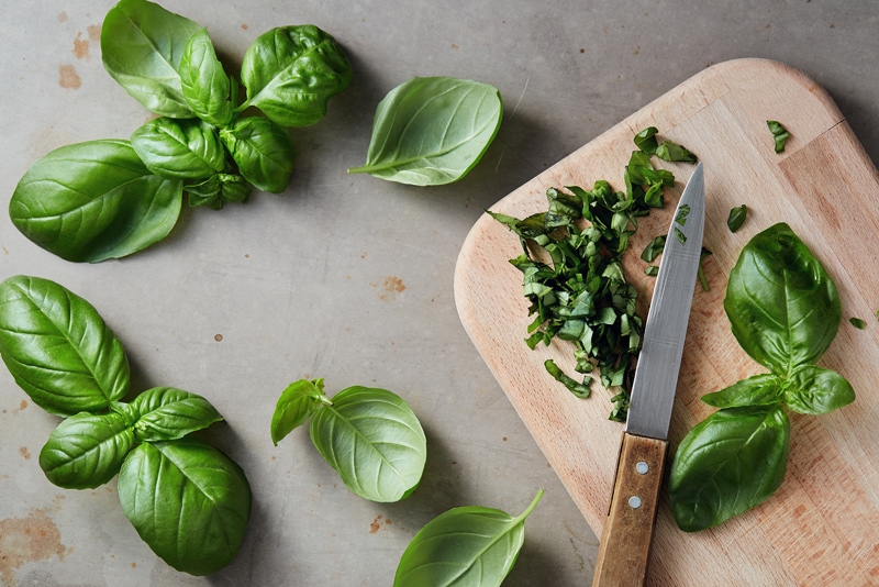 cutting-board-with-spinach