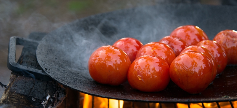 roasted-tomatoes-over-fire