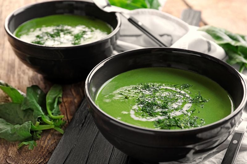 spinach-soup-in-black-bowls