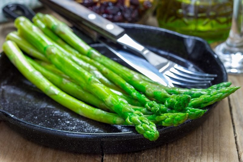 steamed-asparagus