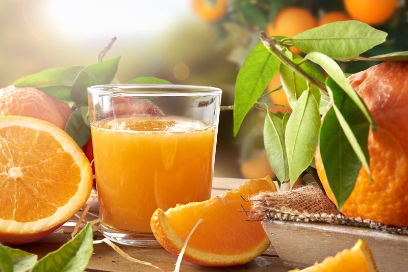 https://nouveauraw.com/wp-content/uploads/2018/03/fresh-orange-juice-in-a-glass-800x534.jpg